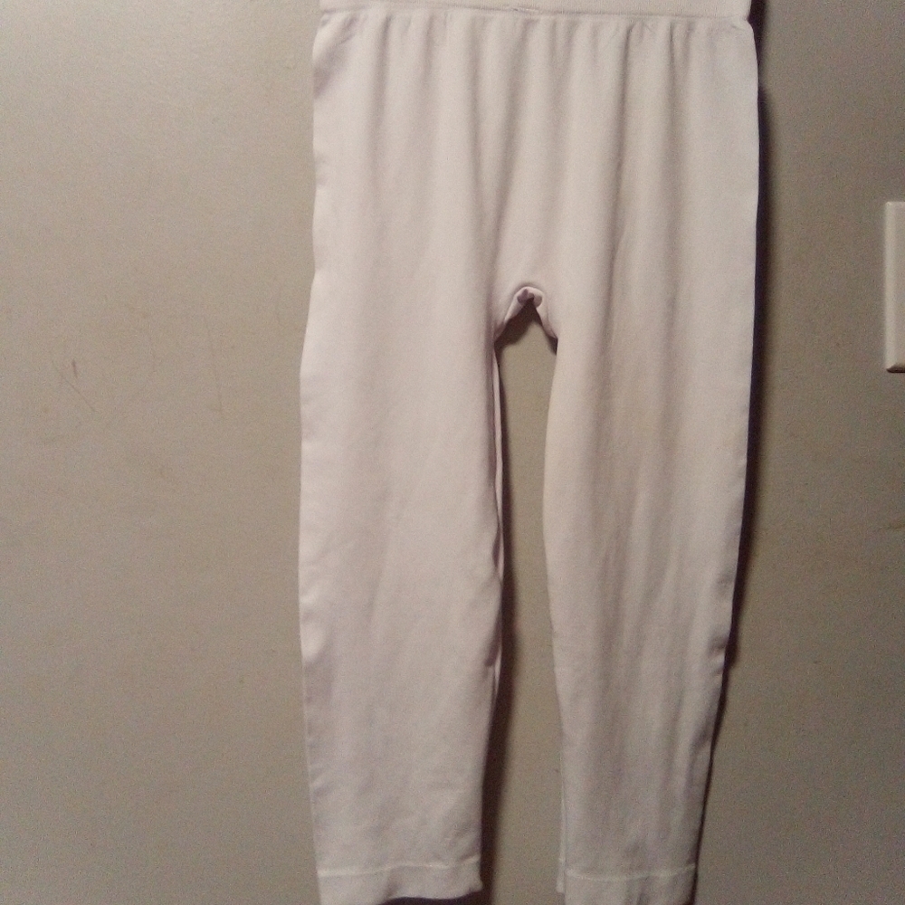 YELETE brand ladies white Capri leggings. NWT. Size Small - Picture 5 of 10